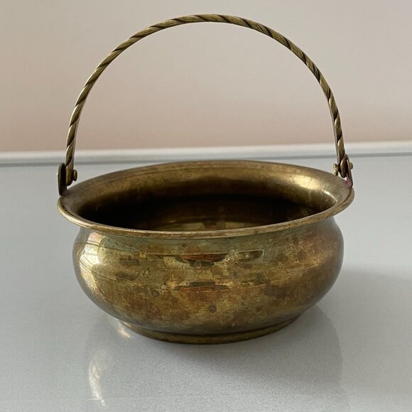 Small Brass Pot With Swing Handle - Picture 1 of 7